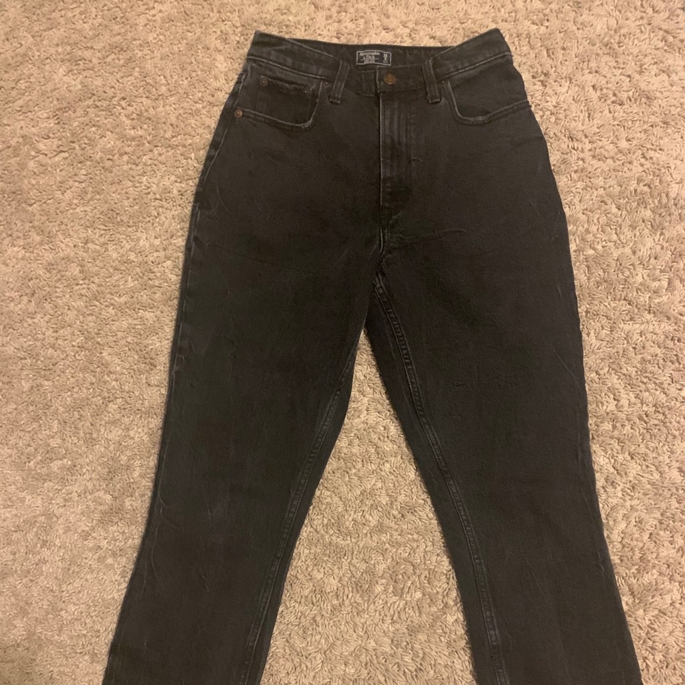 Abercrombie and Fitch mom jeans